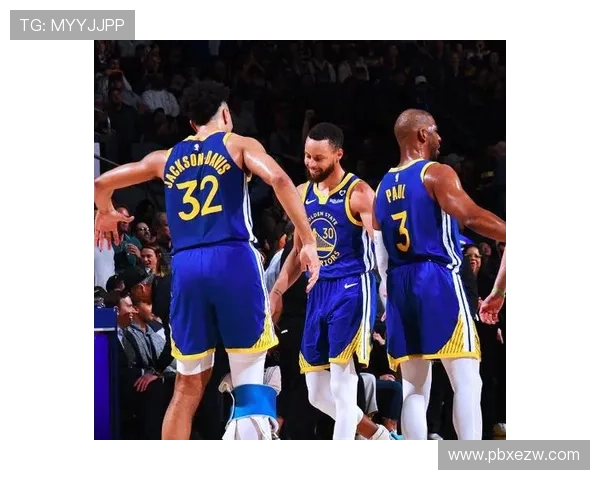 NBA最新动态：詹姆斯领衔湖人奋力拼搏库里复出助力勇士重回正轨